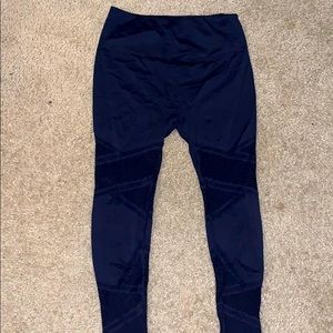 Navy Fabletics leggings 😍